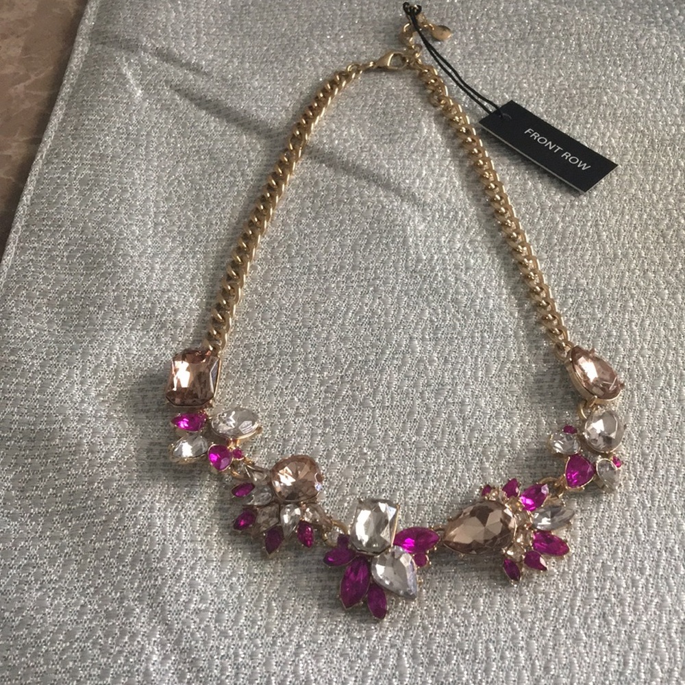 STATEMENT NECKLACE